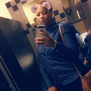 Meet your Posher, Dominique